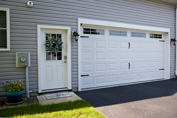 24/7 Emergency Garage Door Panel Replacement experts in Fredonia, WI
